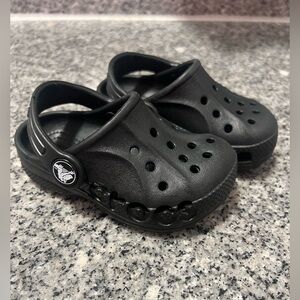 CROCS Kids Black Clogs - toddler C 5